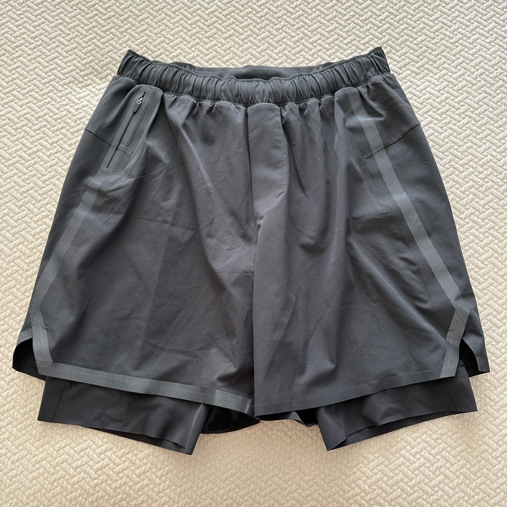 Lululemon men’s Surge Lined Short 6"
*Special Edition